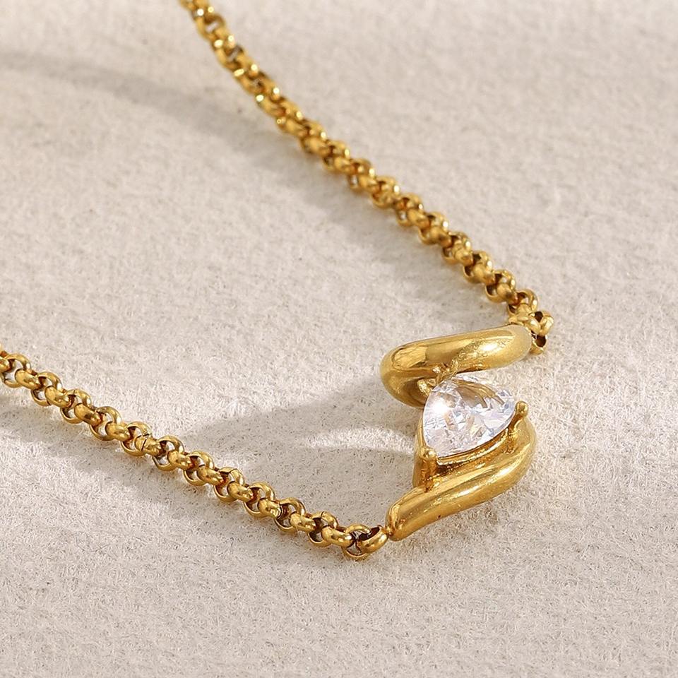 Celeste Necklace – närbild av hänge